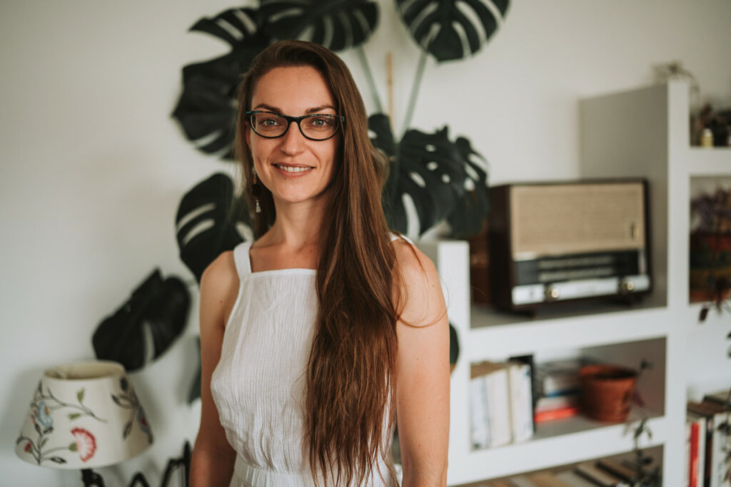 Charlène Brault, conseillère certifiée en symptothermie, lors d’un accompagnement sur l’observation du cycle